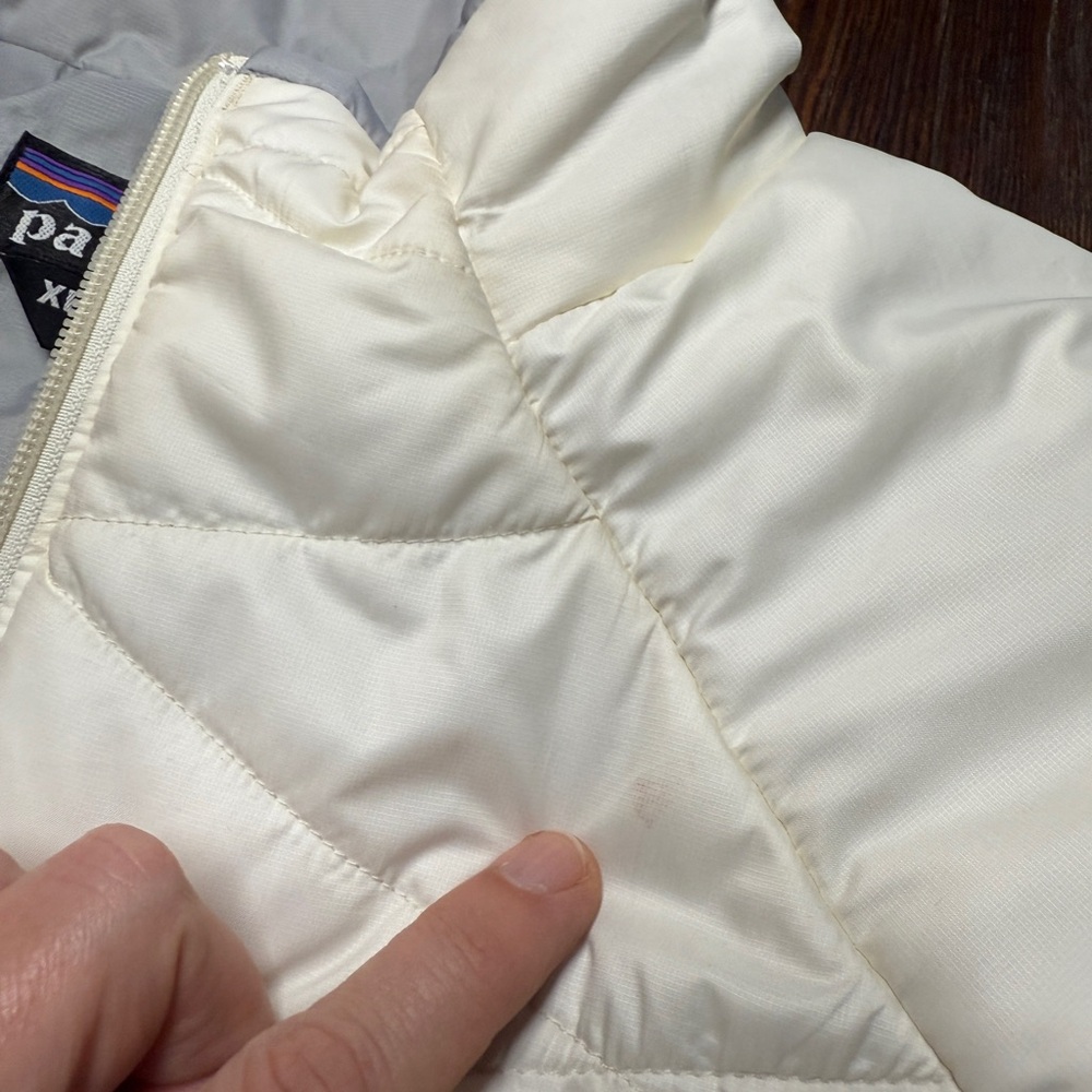 Patagonia Women's White Quilted Puffer Jacket - Picture 8 of 9